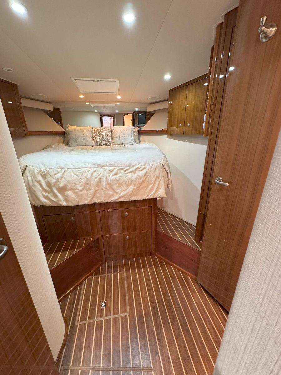 2007 Viking 52 