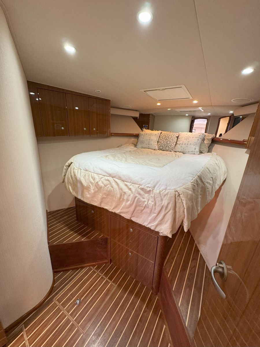 2007 Viking 52 