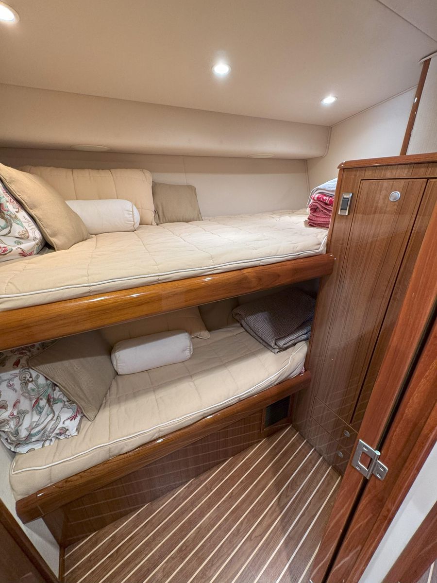 2007 Viking 52 