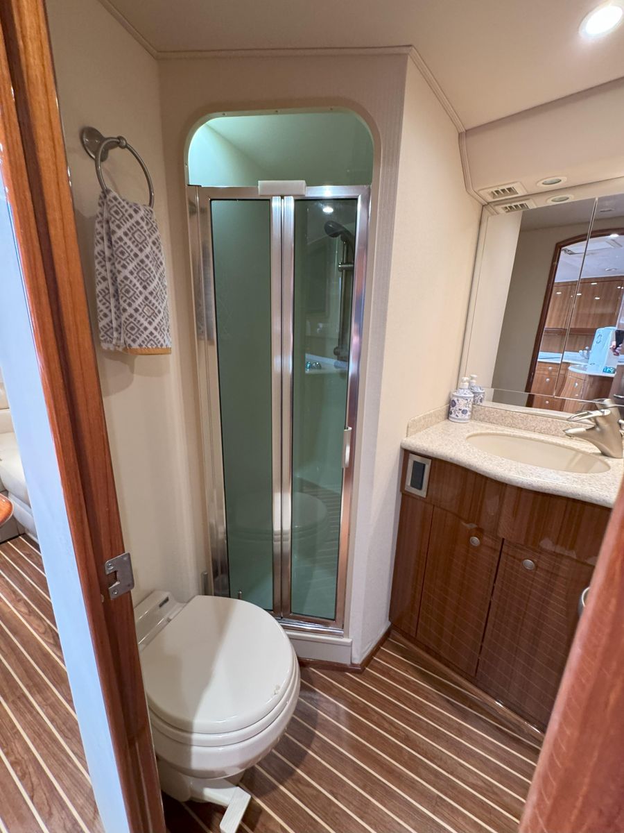 2007 Viking 52 