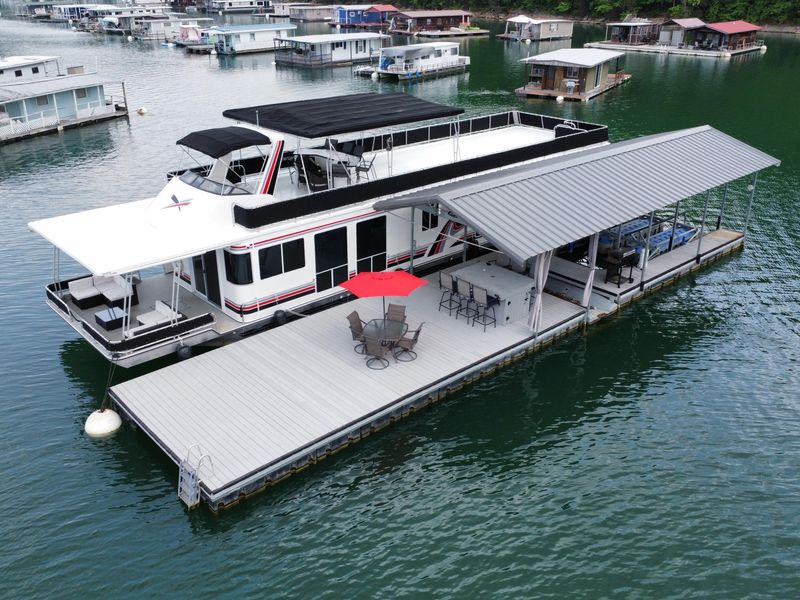 2001 Horizon 16 x 70 WB Houseboat & Dock