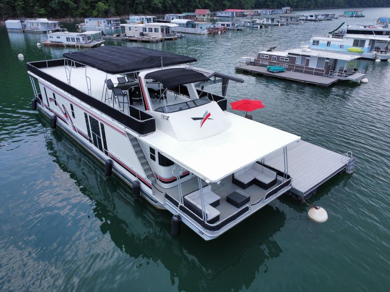 2001 Horizon 16 x 70 WB Houseboat & Dock