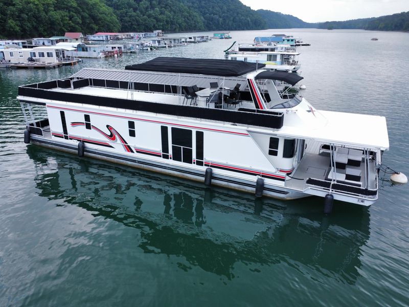 2001 Horizon 16 x 70 WB Houseboat & Dock
