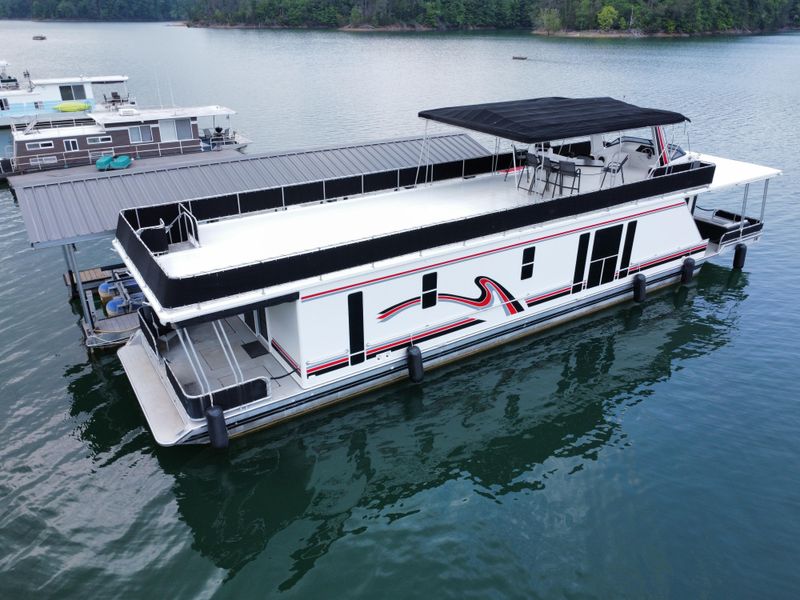 2001 Horizon 16 x 70 WB Houseboat & Dock