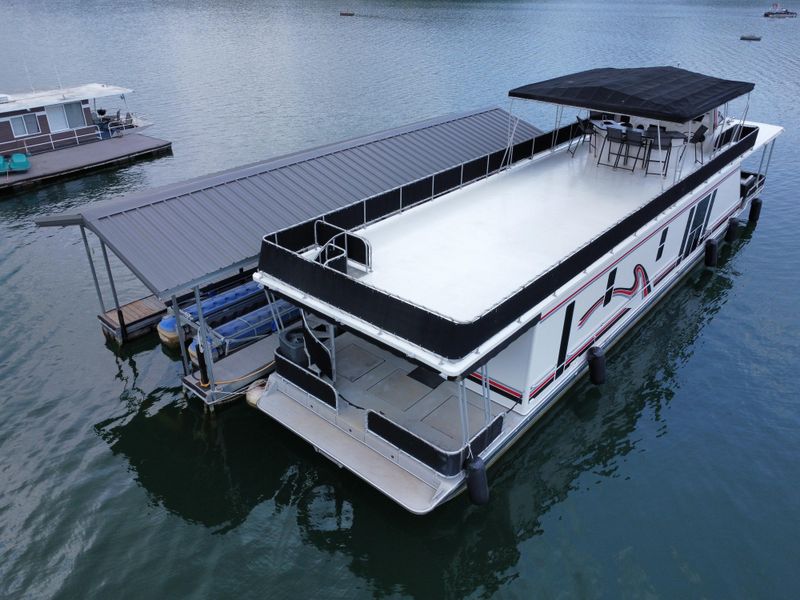 2001 Horizon 16 x 70 WB Houseboat & Dock