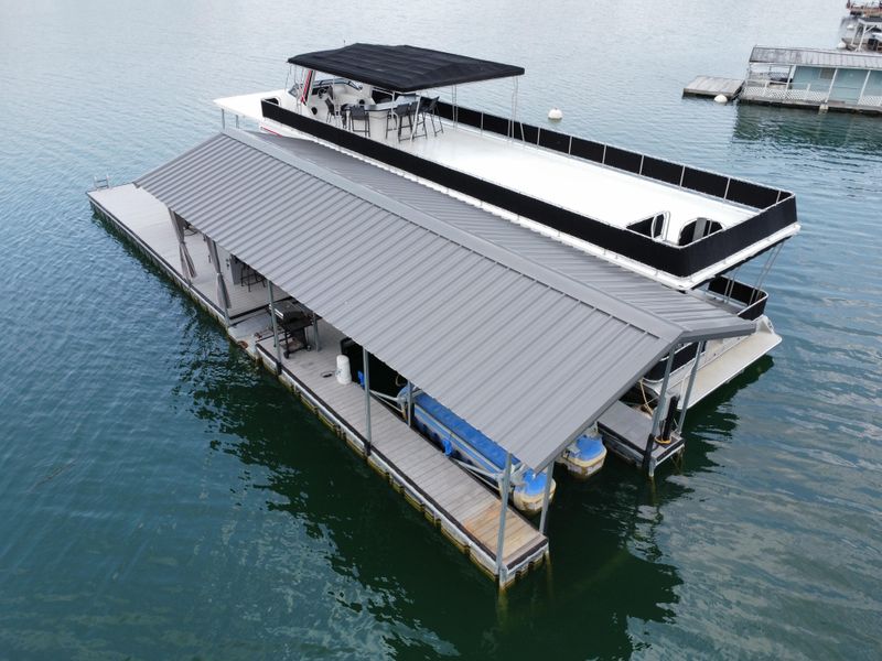 2001 Horizon 16 x 70 WB Houseboat & Dock