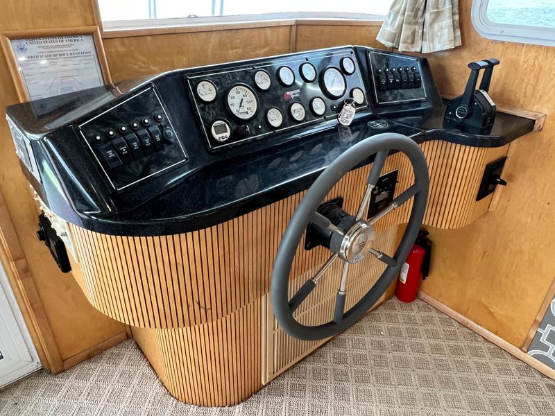 2001 Horizon 16 x 70 WB Houseboat & Dock