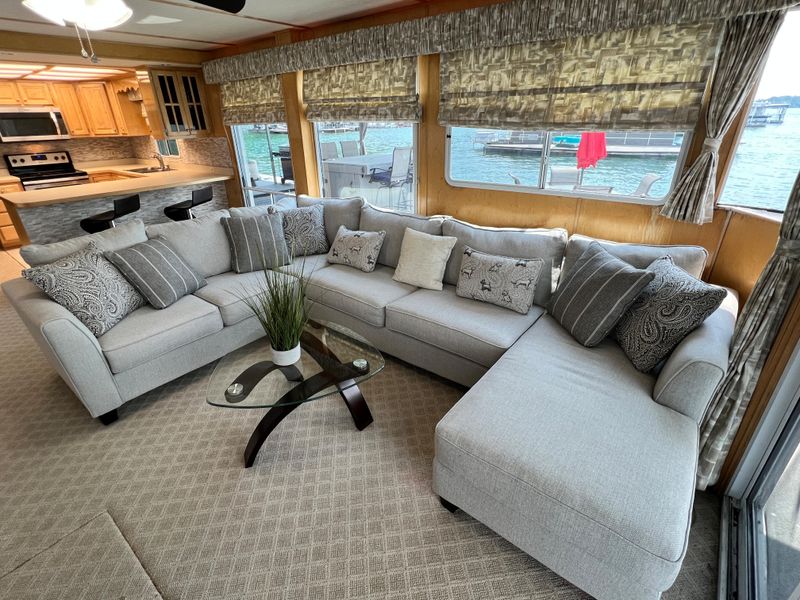 2001 Horizon 16 x 70 WB Houseboat & Dock