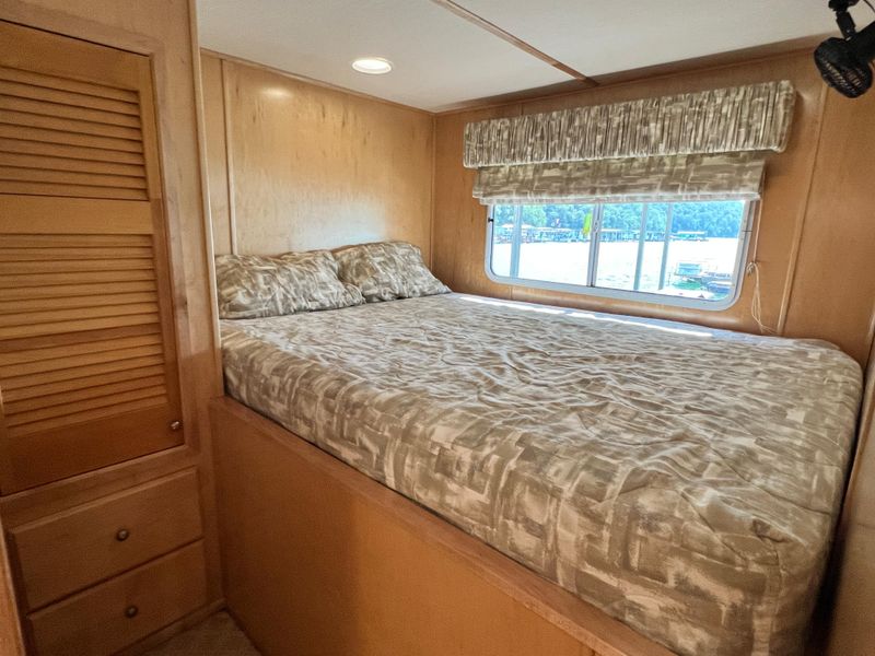2001 Horizon 16 x 70 WB Houseboat & Dock