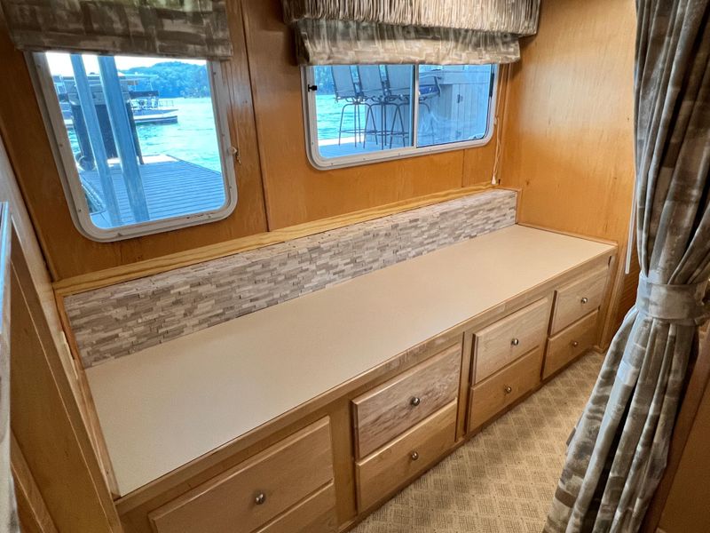 2001 Horizon 16 x 70 WB Houseboat & Dock
