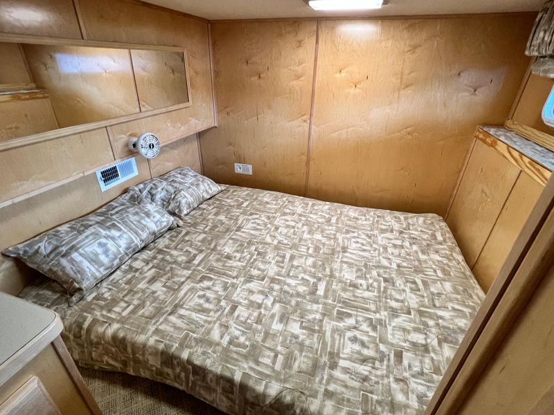 2001 Horizon 16 x 70 WB Houseboat & Dock