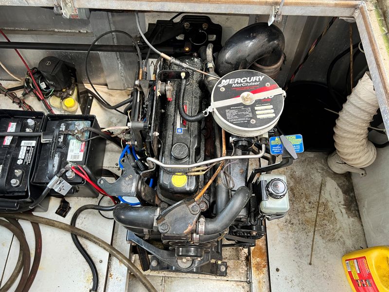 2001 Horizon 16 x 70 WB Houseboat & Dock
