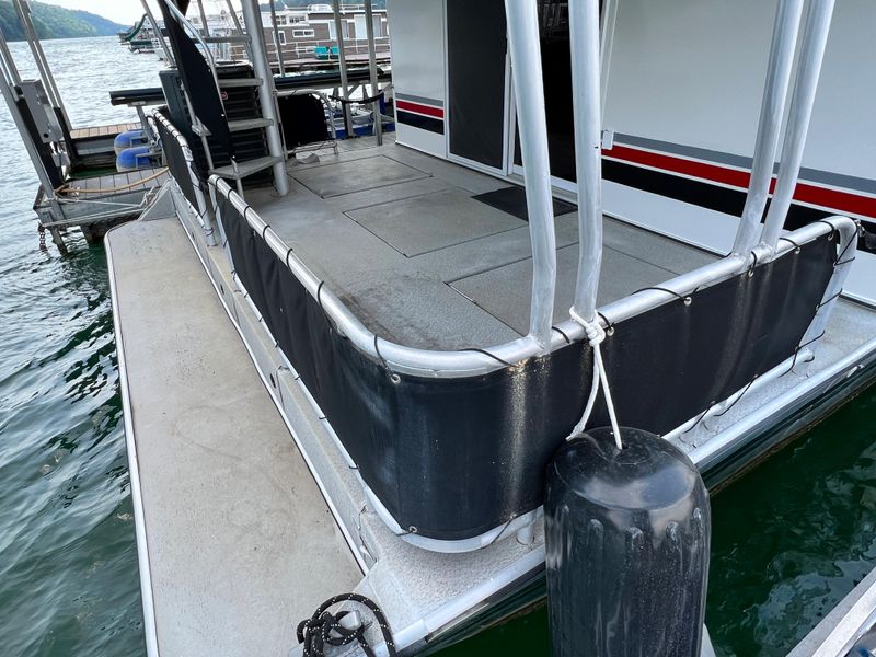 2001 Horizon 16 x 70 WB Houseboat & Dock