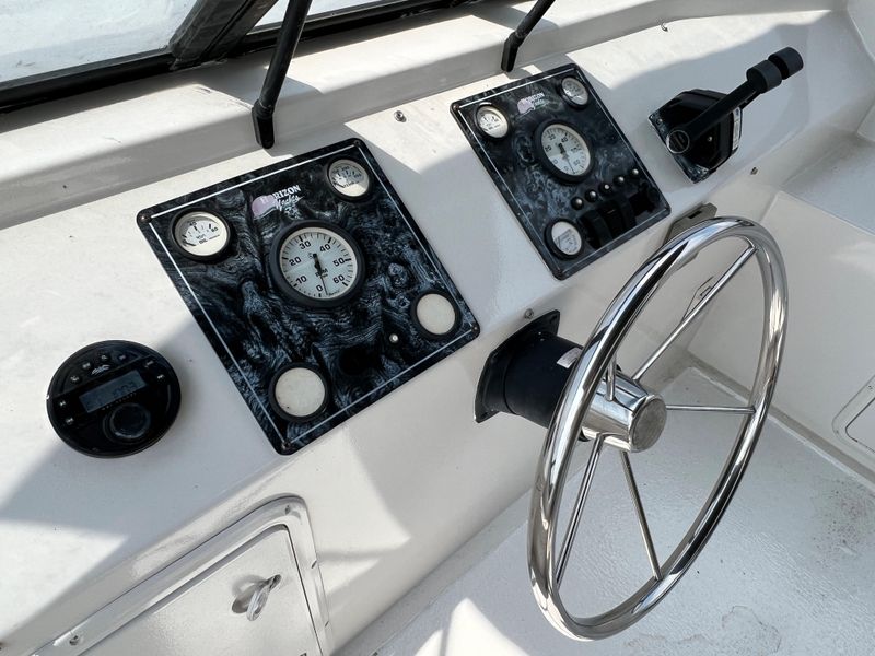 2001 Horizon 16 x 70 WB Houseboat & Dock