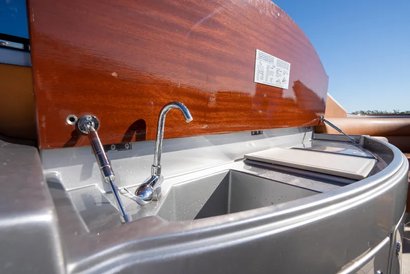 Mia Mia Yacht Photos Pics Riva Aquariva Super 2020 boat sink and faucet with wooden cover.