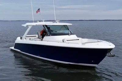 Tiara Yachts 38 LS