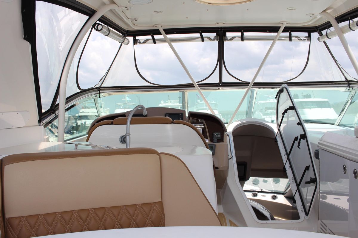 2006 Carver 56 