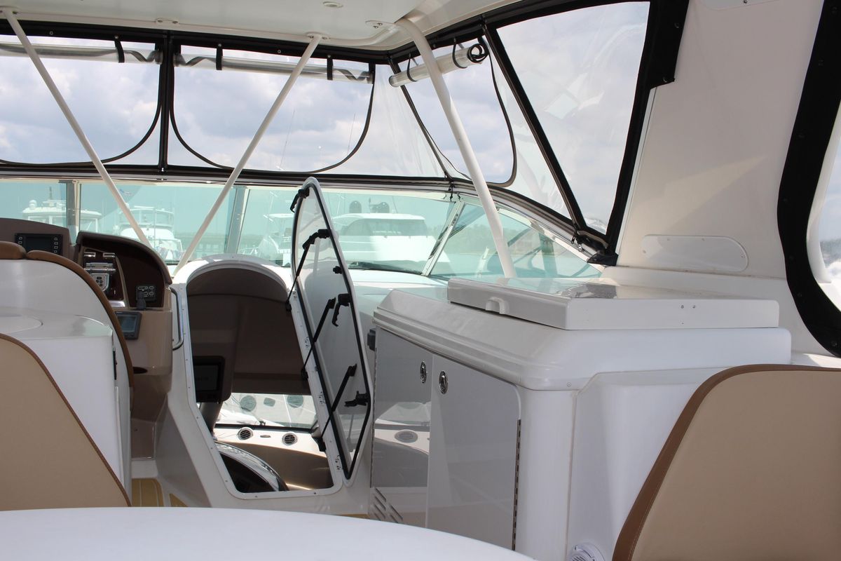 2006 Carver 56 