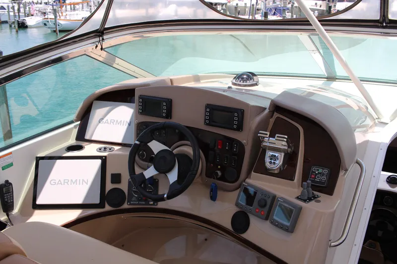 Social Distancing Yacht Photos Pics 2006 Carver 560 Voyager helm with Garmin navigation system, steering wheel, and control panels.