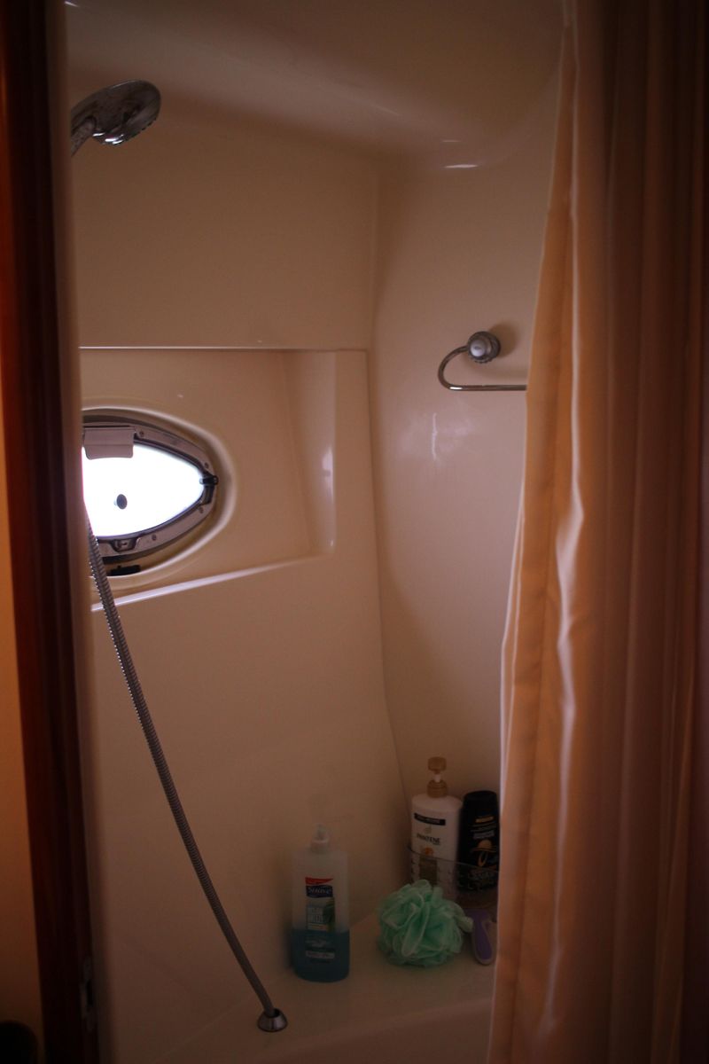 2006 Carver 56 
