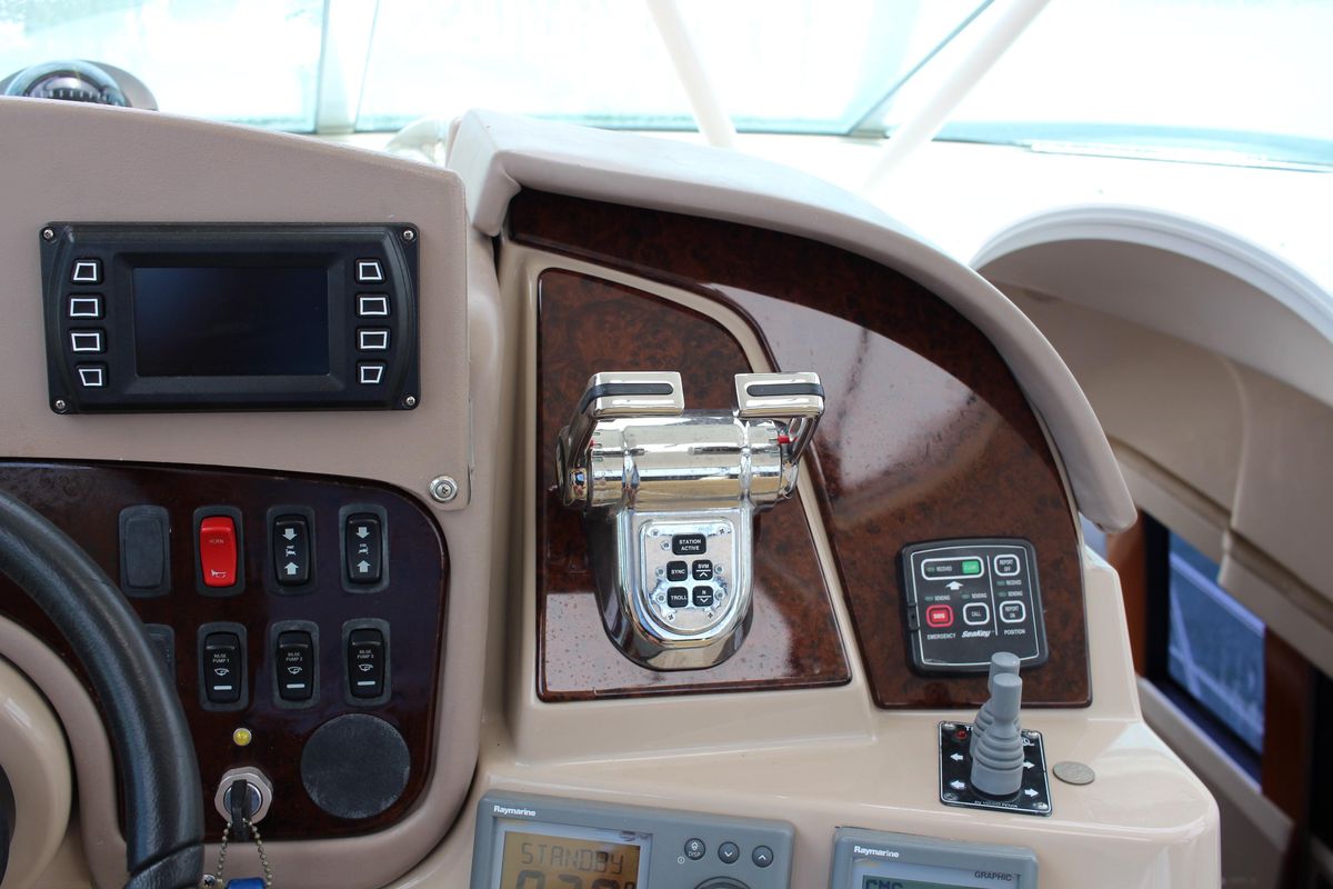 2006 Carver 56 