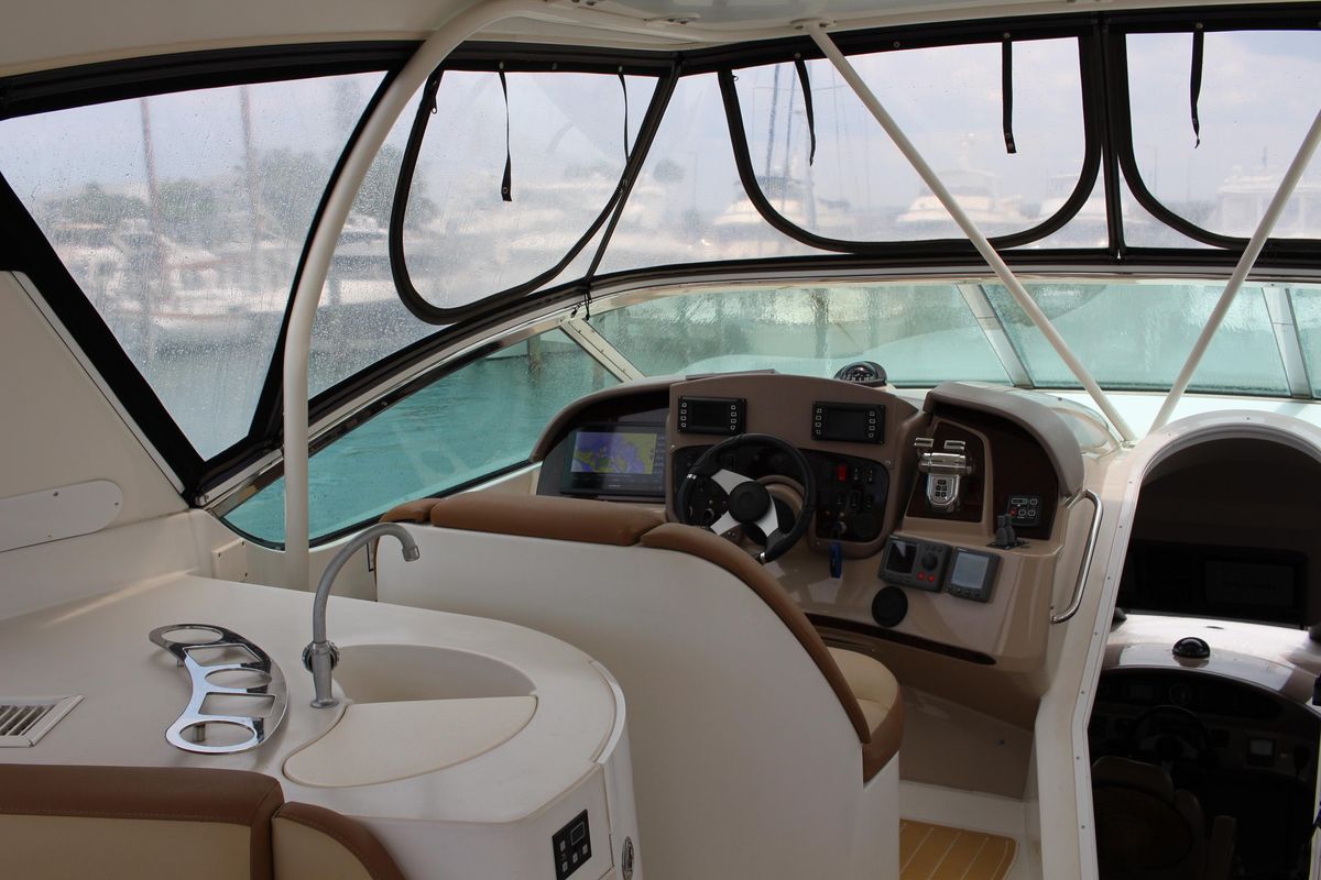 2006 Carver 56 