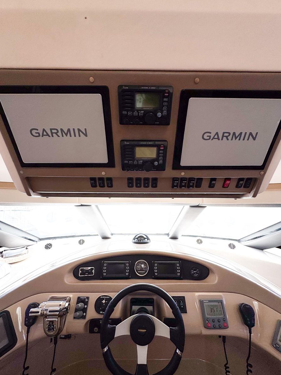 2006 Carver 56 