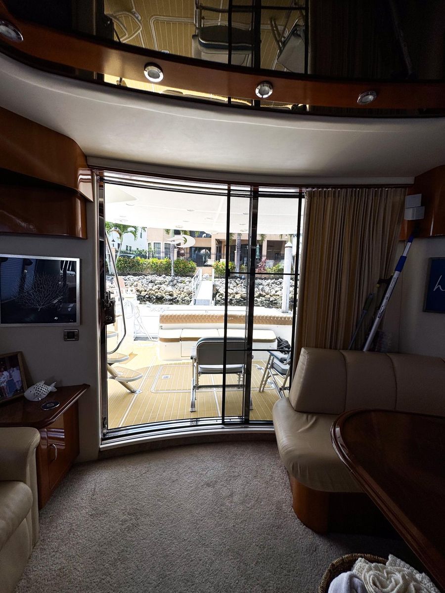 2006 Carver 56 