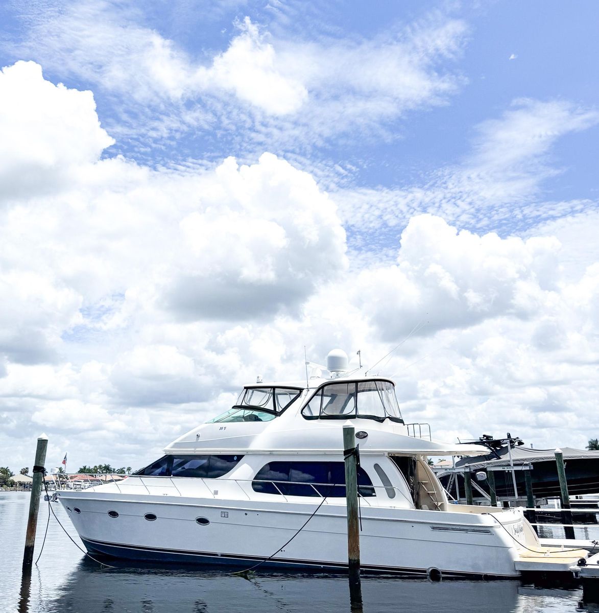 2006 Carver 56 