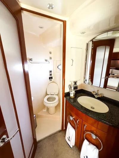 Social Distancing Yacht Photos Pics 2006 Carver 560 Voyager bathroom with sink, mirror, and toilet.