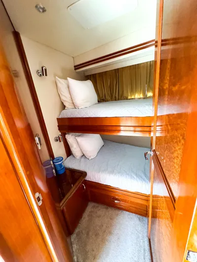 Social Distancing Yacht Photos Pics 2006 Carver 560 Voyager cabin with bunk beds and wooden interior.