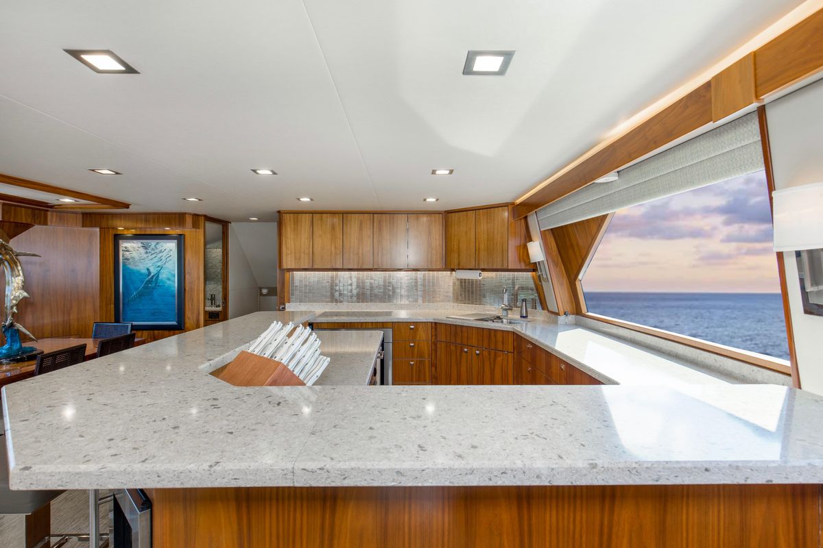 2016 Viking 92 