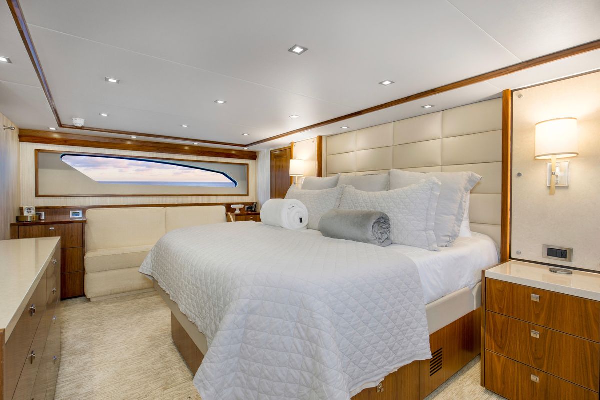 2016 Viking 92 