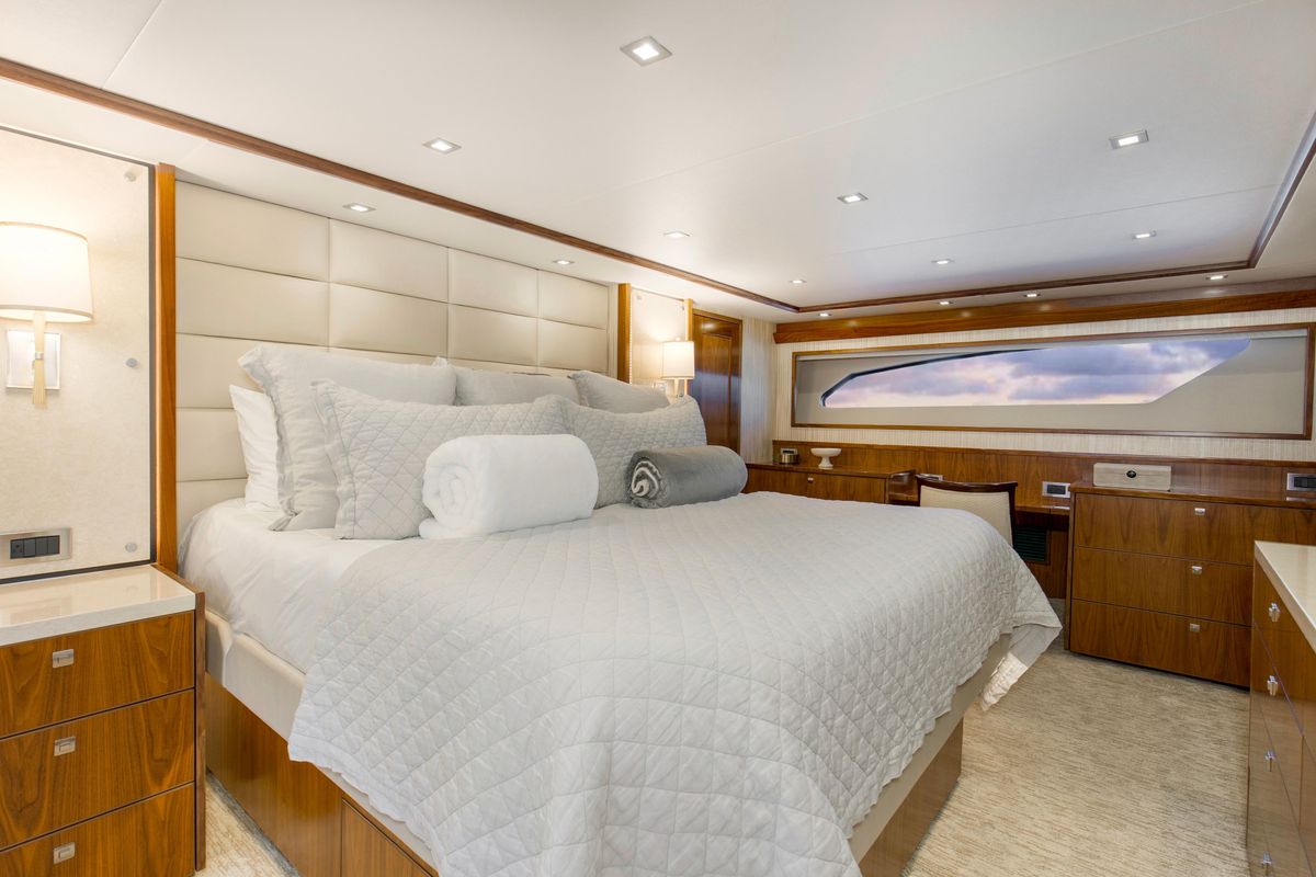 2016 Viking 92 