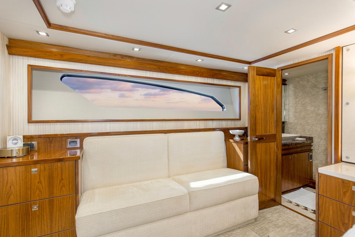 2016 Viking 92 