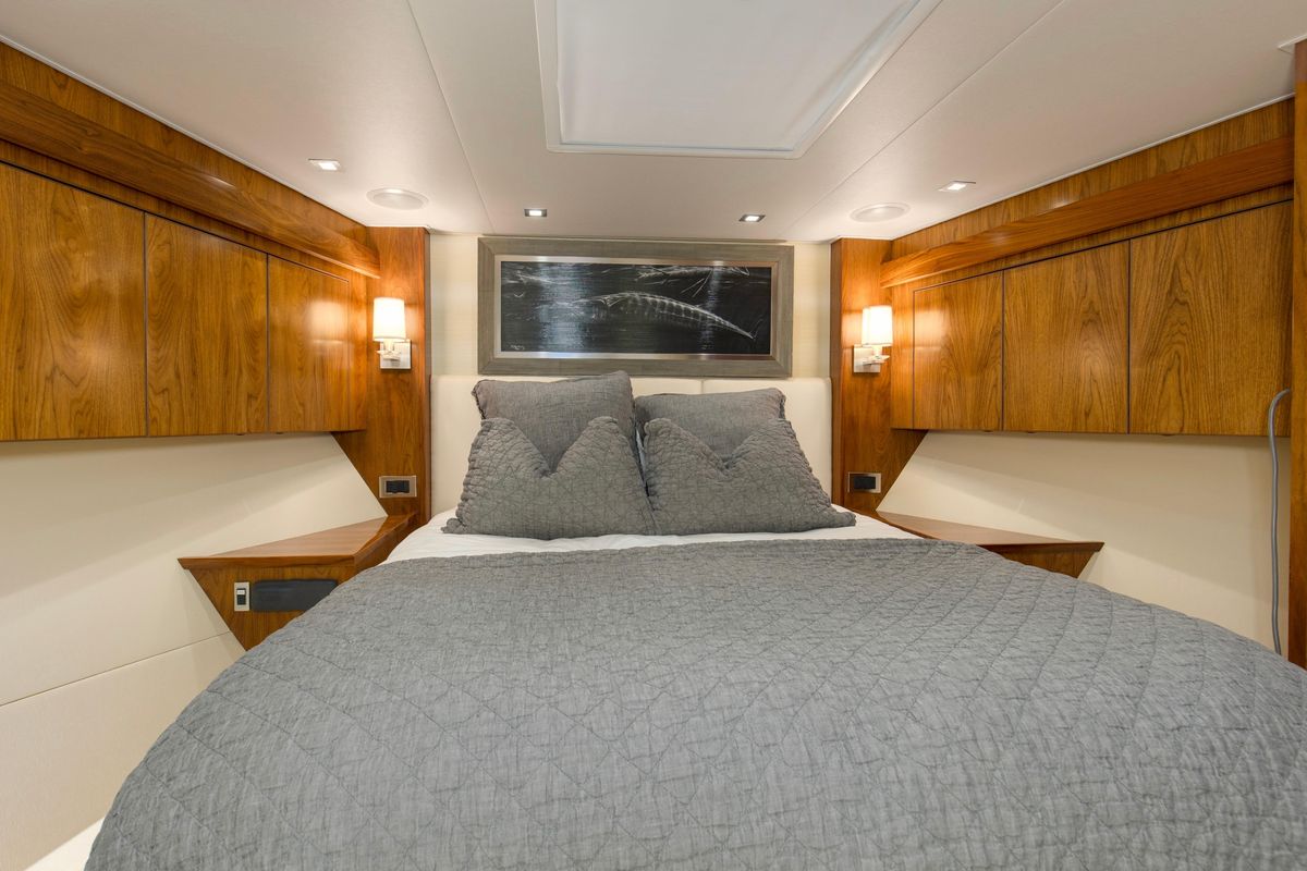 2016 Viking 92 