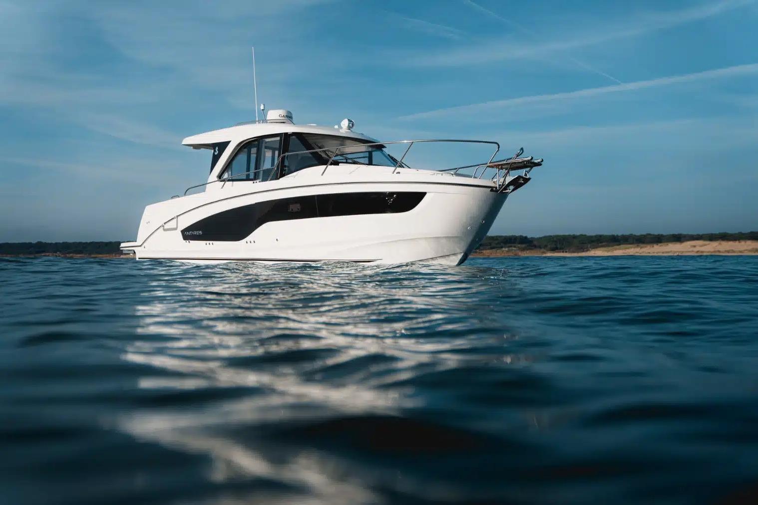 2026 Beneteau Antares 9
