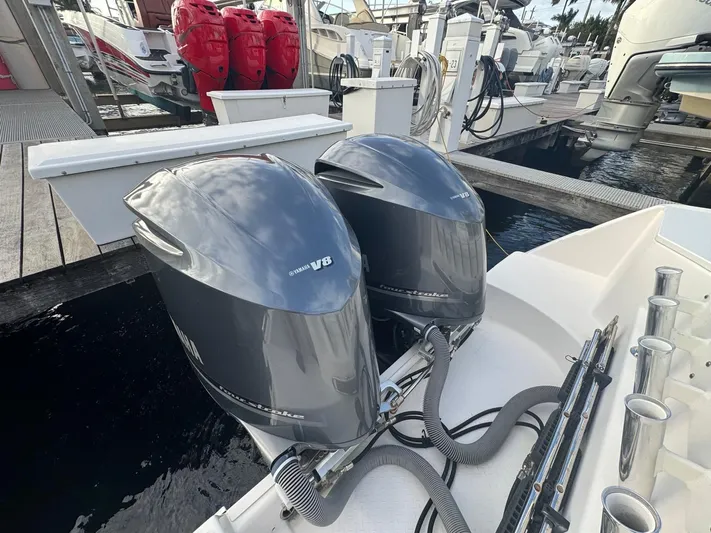  Yacht Photos Pics 2011 Everglades 320 Center Console with twin Yamaha V8 outboard engines at a marina.