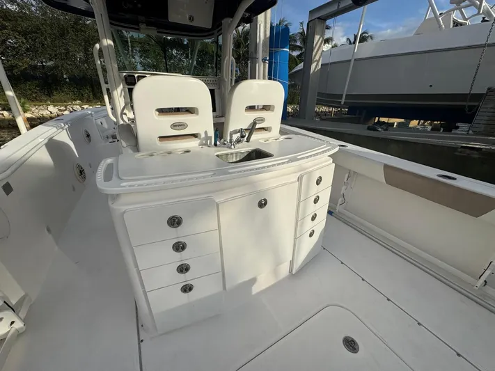  Yacht Photos Pics 2011 Everglades 320 Center Console boat interior with seating and storage compartments.