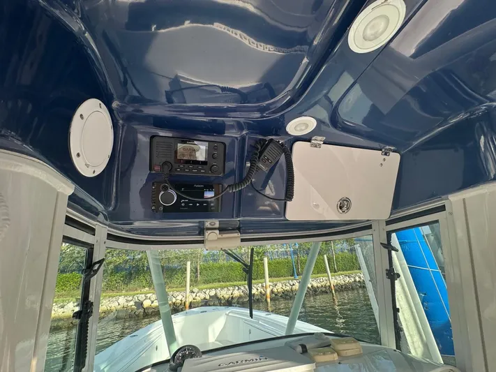 Yacht Photos Pics 2011 Everglades 320 Center Console boat interior with navigation equipment and blue ceiling.