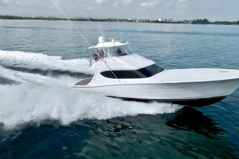  Yacht Photos Pics 2013 Hatteras GT60 yacht cruising swiftly on open water.