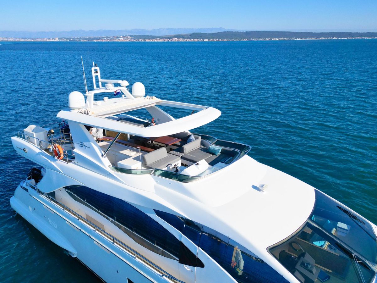 2016 Azimut 84 
