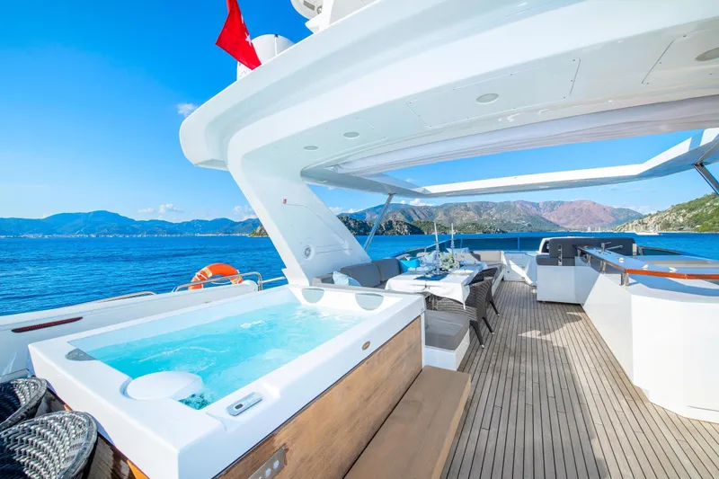 Hubo Yacht Photos Pics Luxurious 2016 Azimut 84 yacht deck with jacuzzi, dining area, and stunning ocean view.