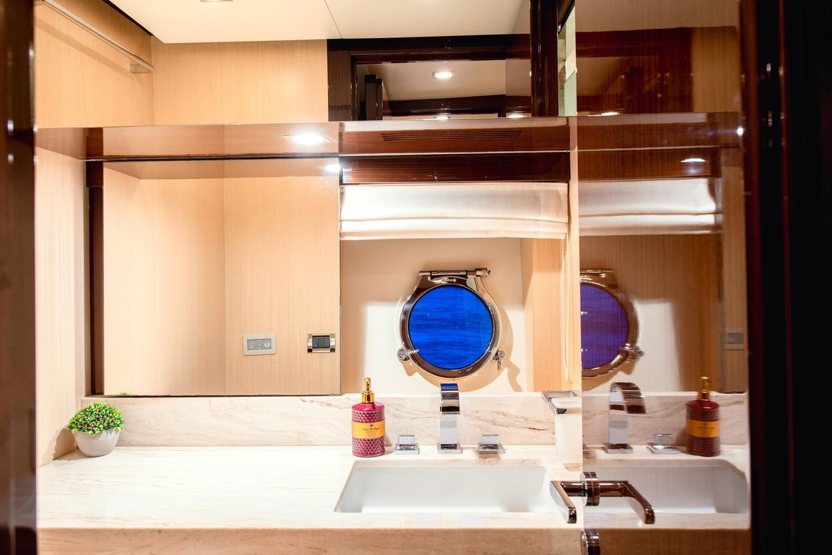 2016 Azimut 84 