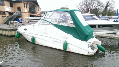 1997 Rinker 266 Fiesta Vee