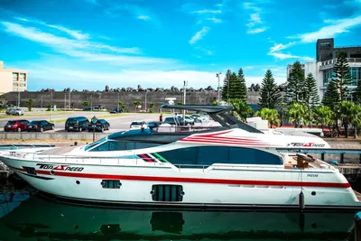 Ferretti Yachts 870