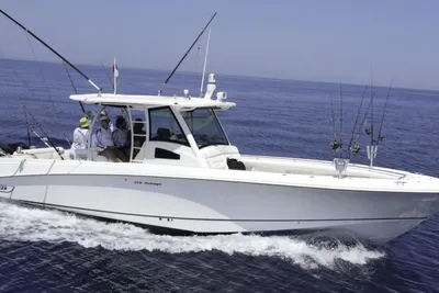 Boston Whaler 370 Outrage