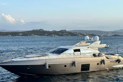 Azimut 68S