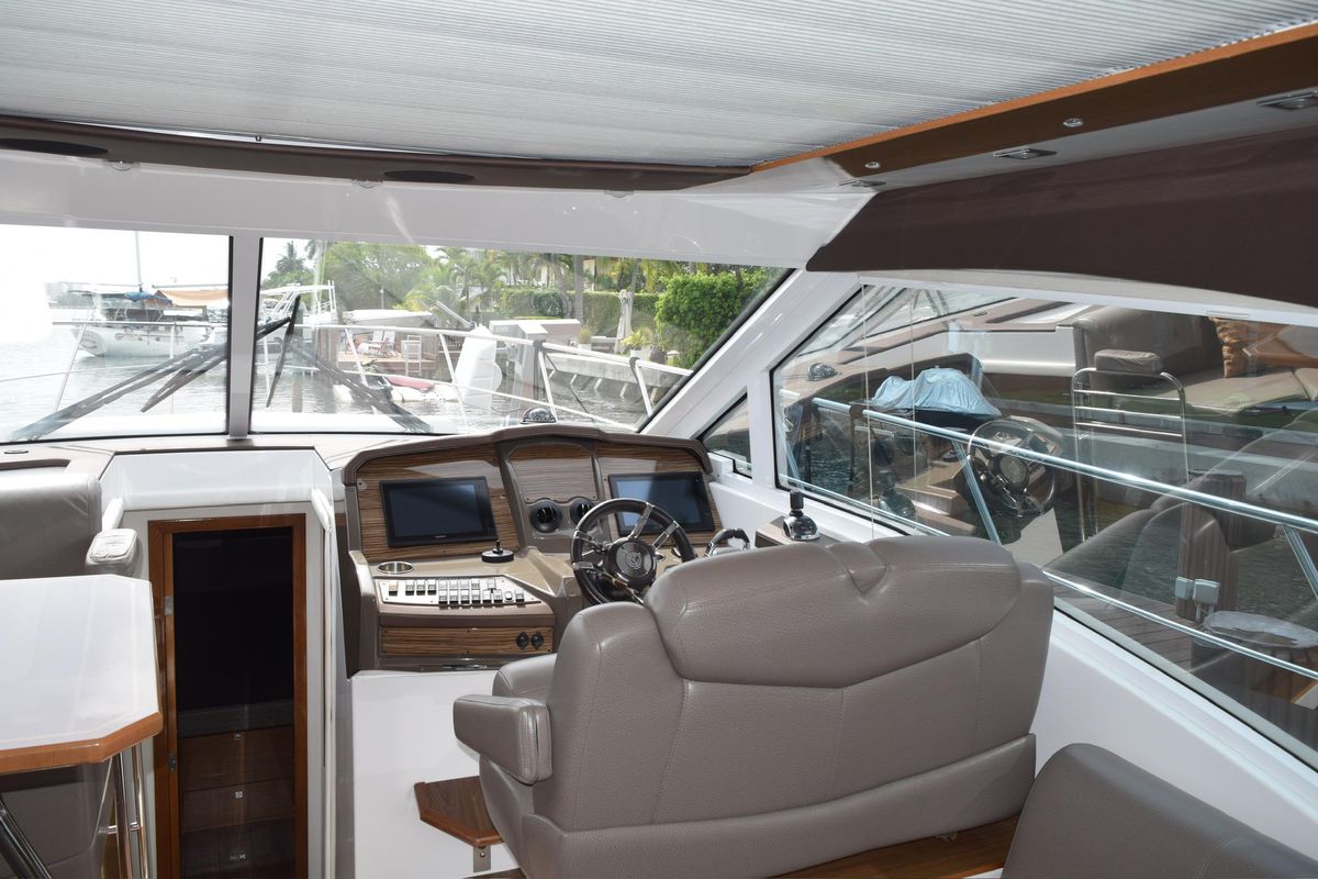 2018 Cruisers Yachts 47 