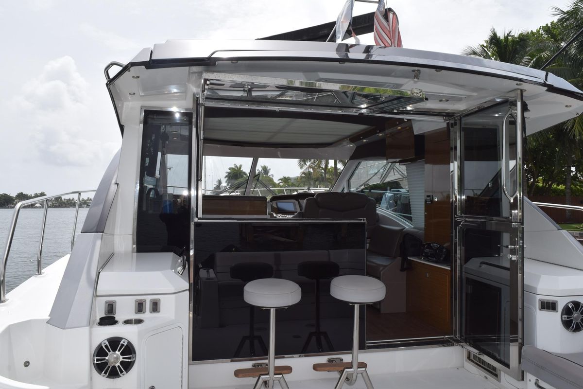2018 Cruisers Yachts 47 